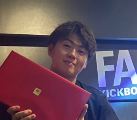 画像に alt 属性が指定されていません。ファイル名: %E4%BC%9A%E9%95%B7.p.jpg